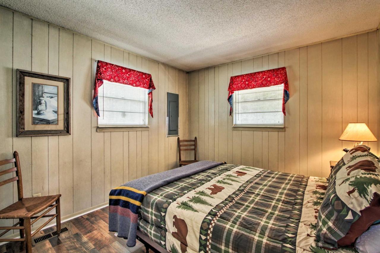 Quiet Cabin With Mountain Views About 3 Mi To Gatlinburg Bagian luar foto